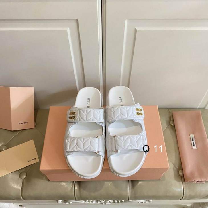 Picture of Miumiu Slippers _SKUMiuMiusz35-39Y0301250
